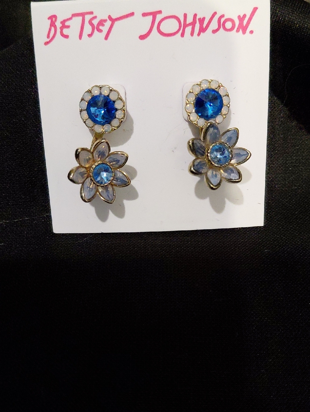 BETSEY JOHNSON FLOWER CUFF EARRINGS